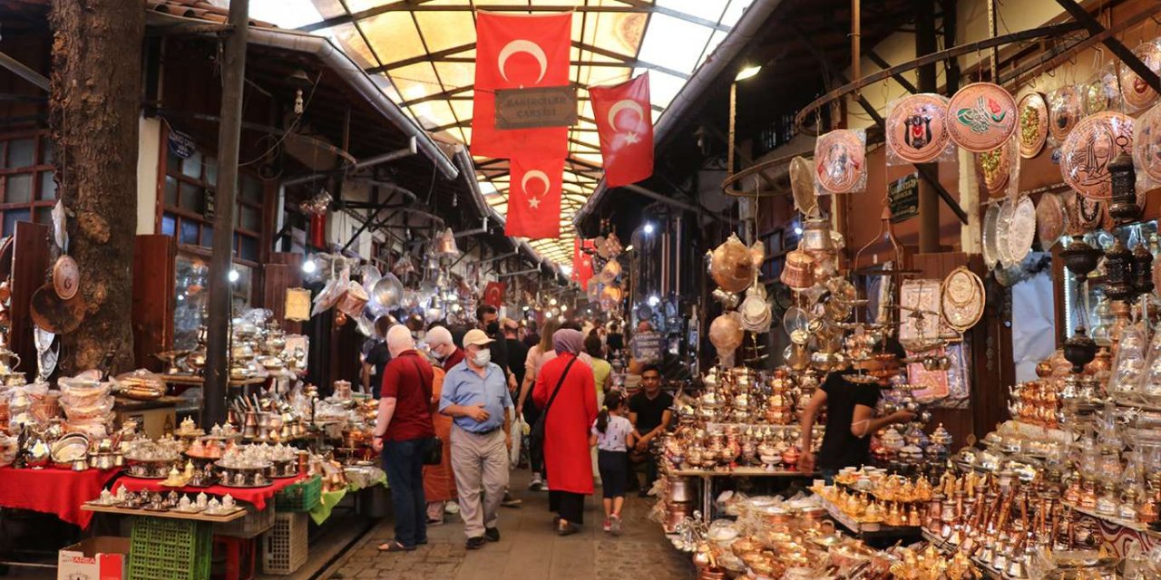 Gurbetçiler esnafın yüzünü güldürdü