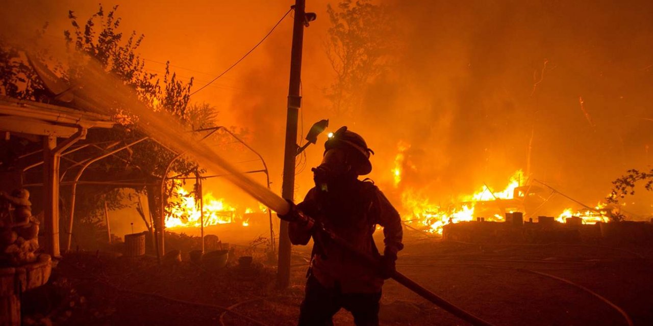ABD'nin Kaliforniya eyaletindeki yangın birçok yerleşim yerini tehdit ediyor
