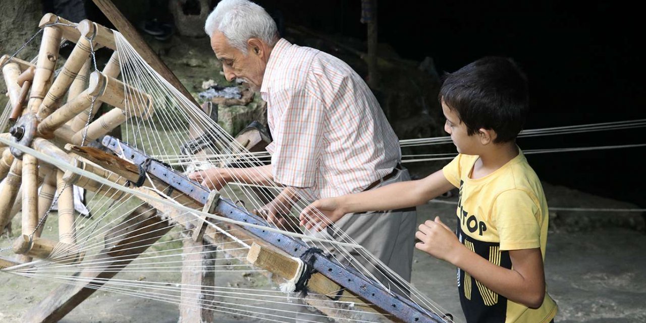 Mesleklerinin yok olmasını istemeyen kendir ustaları devlet desteği bekliyor