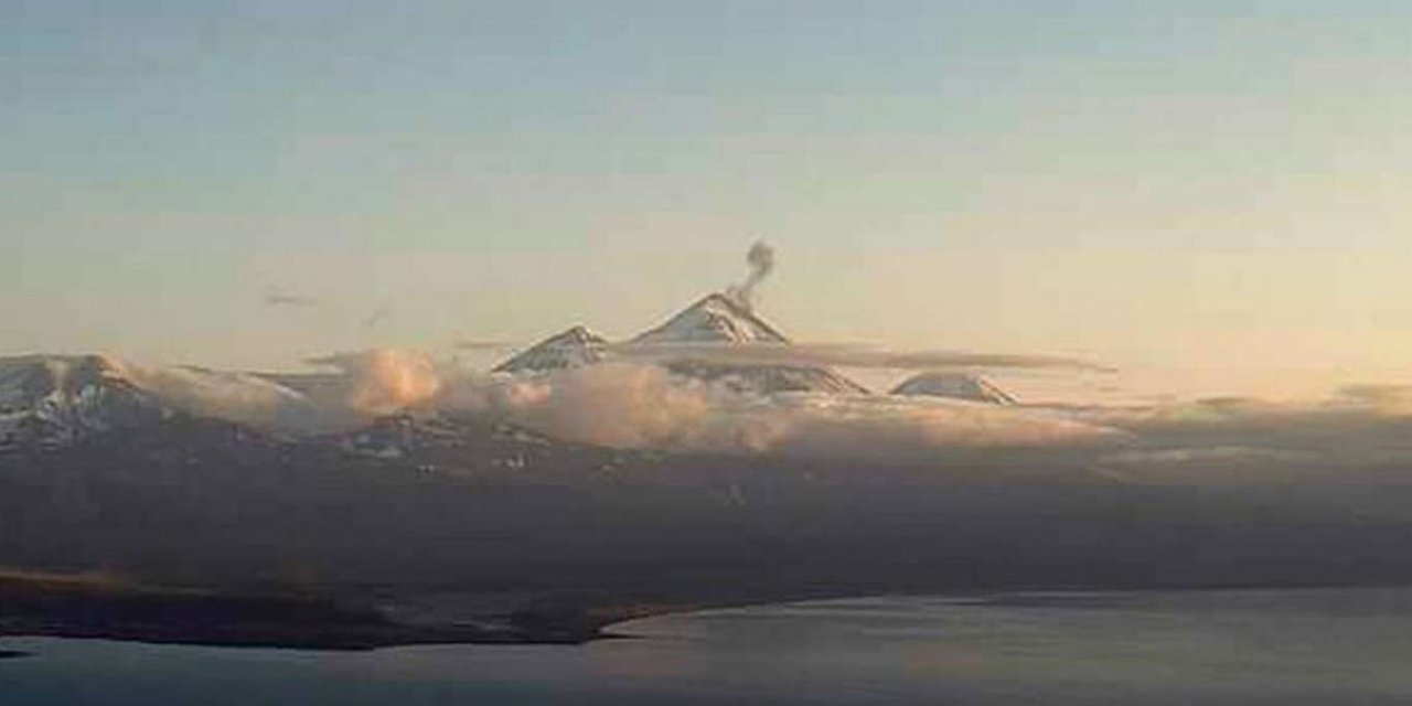 Alaska'da 3 yanardağ harekete geçti