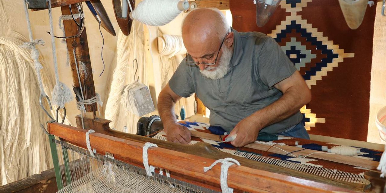 Baba mesleğinin yok olmaması için yıllar sonra tezgâh başına geçti