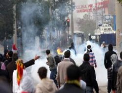 Yolcu otobüsüne molotoflu saldırı