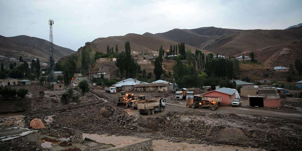 Sel bölgelerindeki çalışmalar devam ediyor
