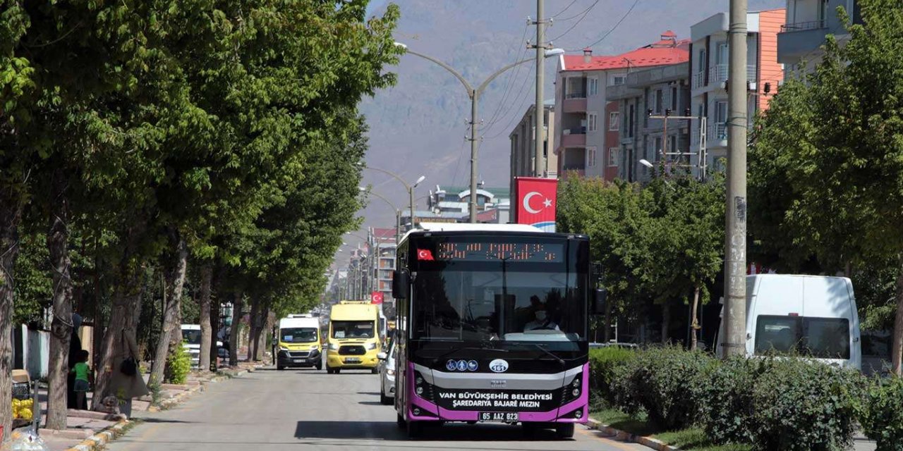 Van'da 21 yeni güzergaha ilk kez otobüs seferi verildi