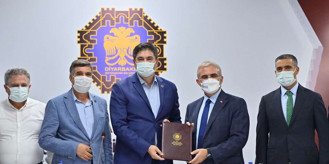 Diyarbakır Büyükşehir Belediyesinde 'Sosyal Denge Tazminatı Sözleşmesi' imzalandı