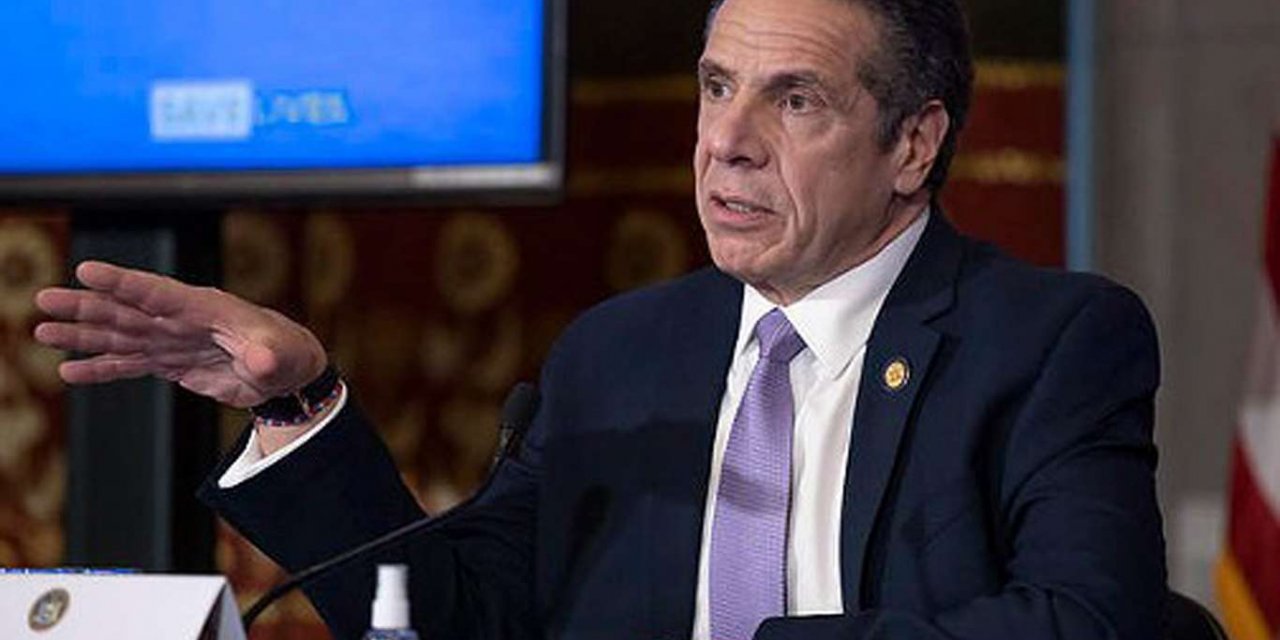 Cinsel tacizle suçlanan New York Valisi görevinden istifa etti