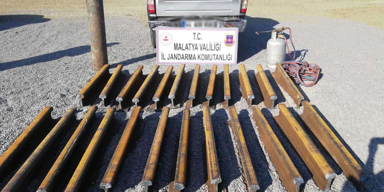 Malatya'da ray demirlerini çalma suçundan 2 kişi tutuklandı
