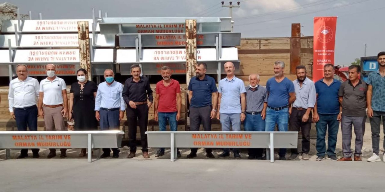 Kuraklık nedeniyle sıkıntı yaşayan yaylalardaki küçükbaş yetiştiricilerine sıvat dağıtıldı