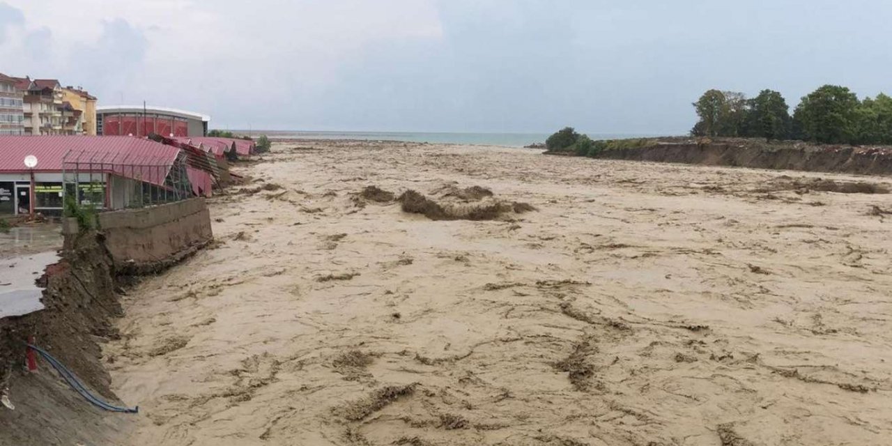 Bakanlar Soylu ve Koca'dan selin vurduğu Batı Karadeniz illerine ilişkin açıklama
