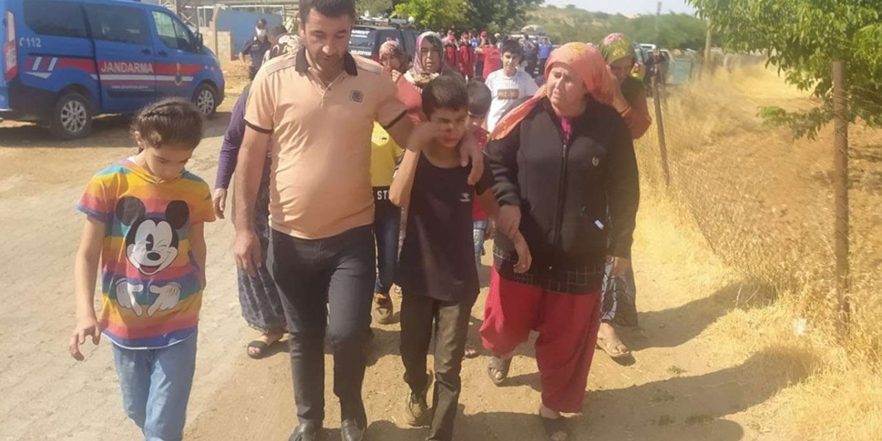 Kaybolan kardeşlerin ailesine kavuşma anı kamerada