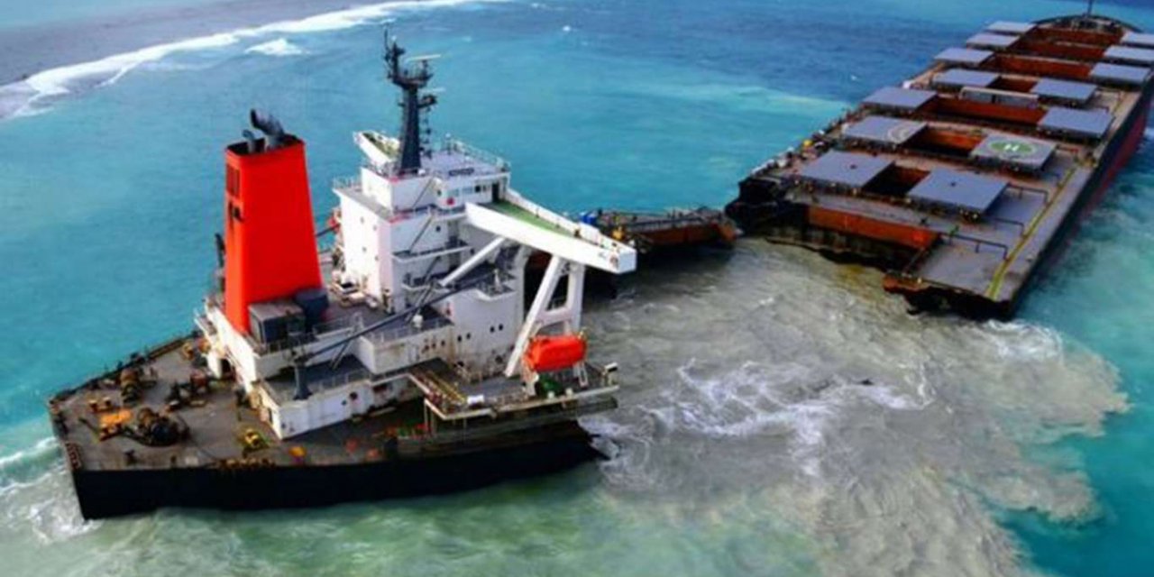 Japonya'da kaza geçiren kargo gemisi petrol sızdırdı