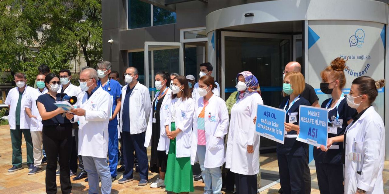 Sağlık çalışanlarından Diyarbakırlılara "Aşı ol" çağrısı