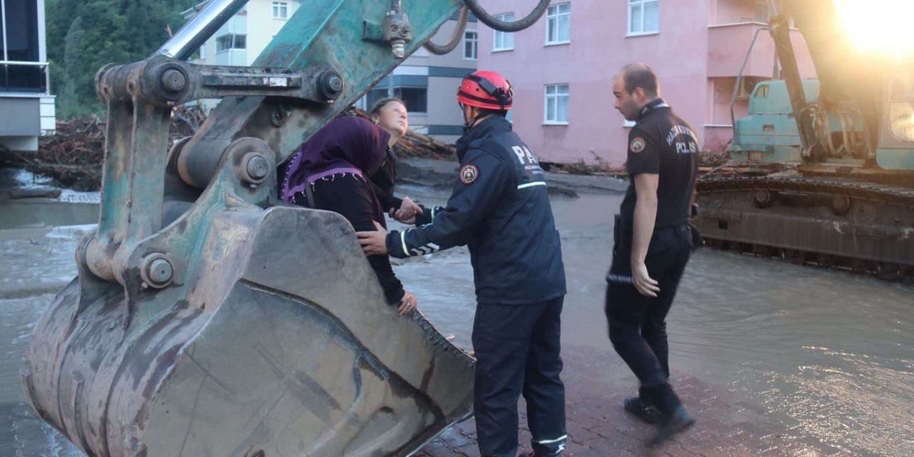 Kastamonu'daki selde hayatını kaybedenlerin sayısı 9'a yükseldi
