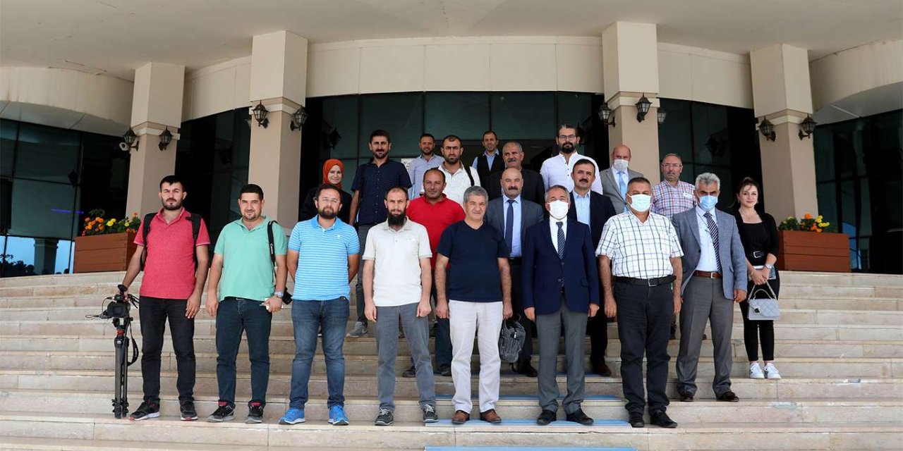 AİÇÜ Rektörü Karabulut basın mensuplarıyla bir araya geldi