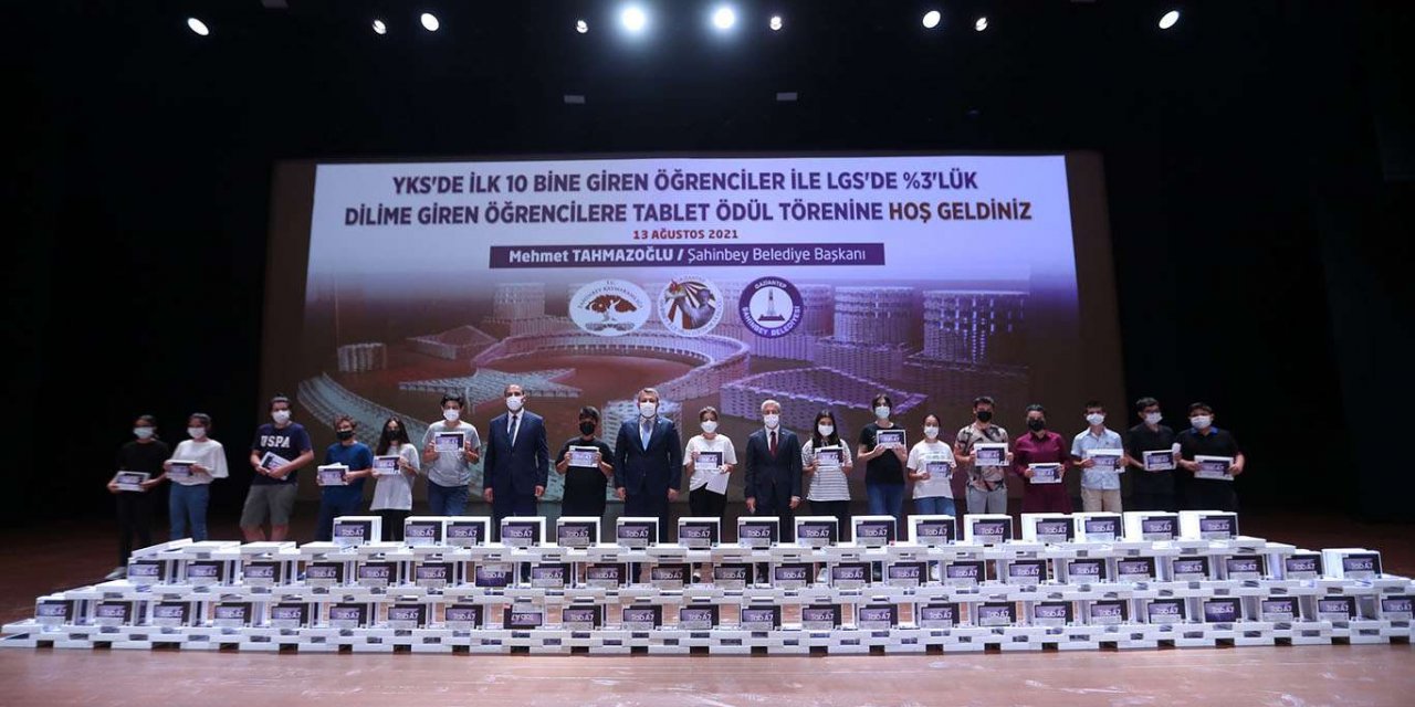Gaziantep’te YKS ve LGS’de başarılı olan öğrenciler ödüllendirildi