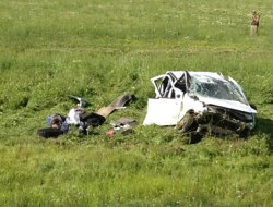 Düğüne giderken kaza yaptılar