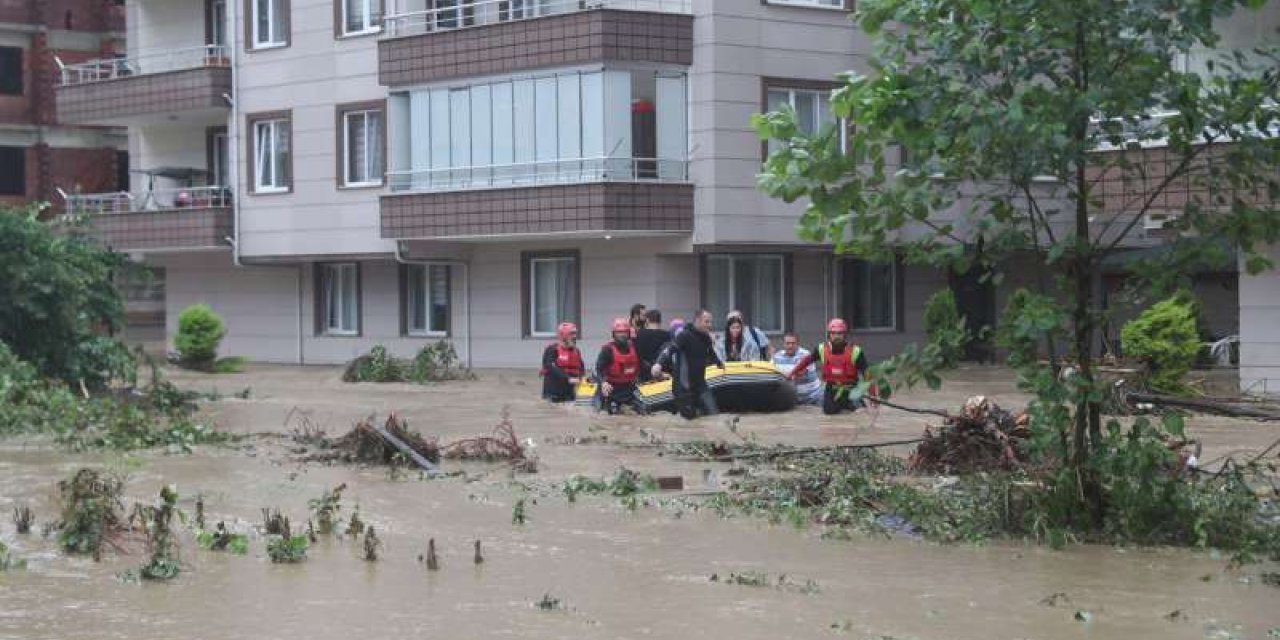 Rize ile Artvin'de metrekareye 100 kilogram üzeri yağış bekleniyor