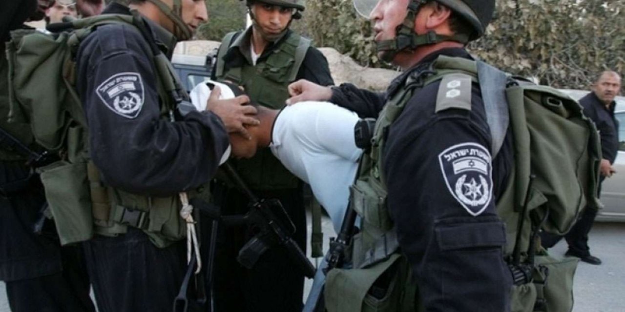 Zionist police kidnap Palestinian from Sheikh Jarrah home