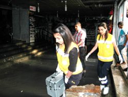 Van'da 79 dükkan sular altında kaldı, yaralılar var (YENİLENDİ)