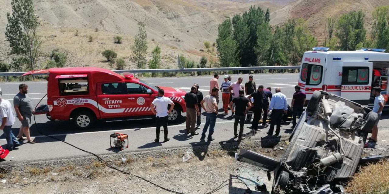 Malatya'da otomobil ters yattı: 4 yaralı