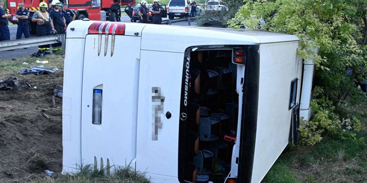 Otobüs üst geçidin direğine çarptı: 8 ölü 48 yaralı