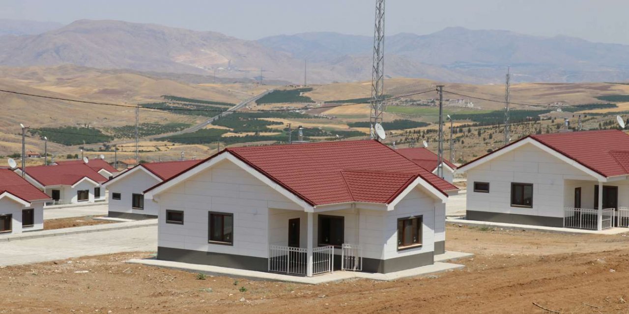 Malatyalı depremzedeler köy tipi evlerine kavuştu