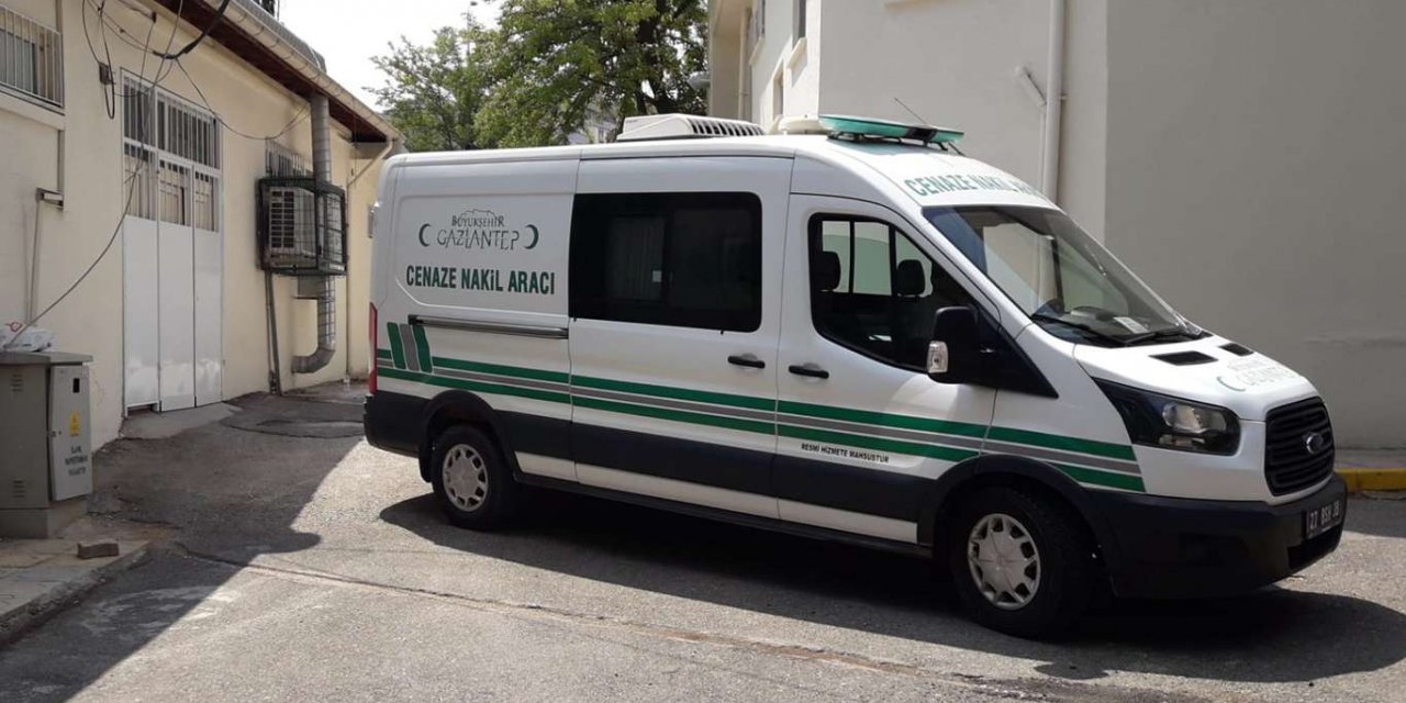 Akademisyen evinde ölü bulundu