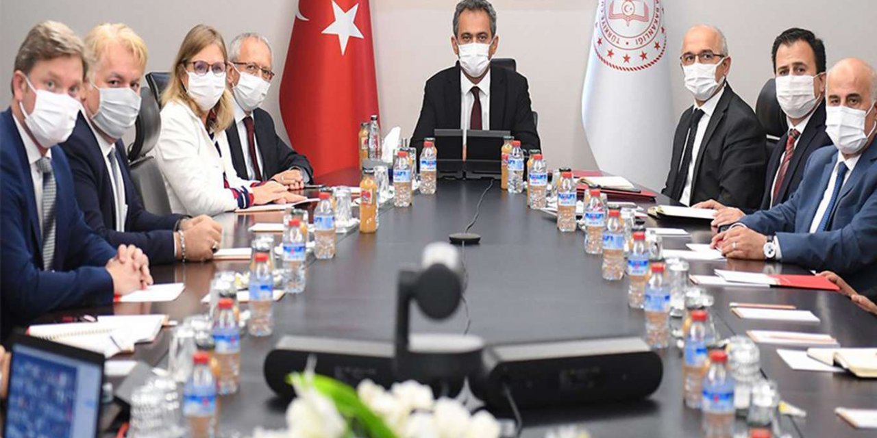 Bakan Özer: "Afet bölgelerinde okullar yeni döneme hazır olacak"