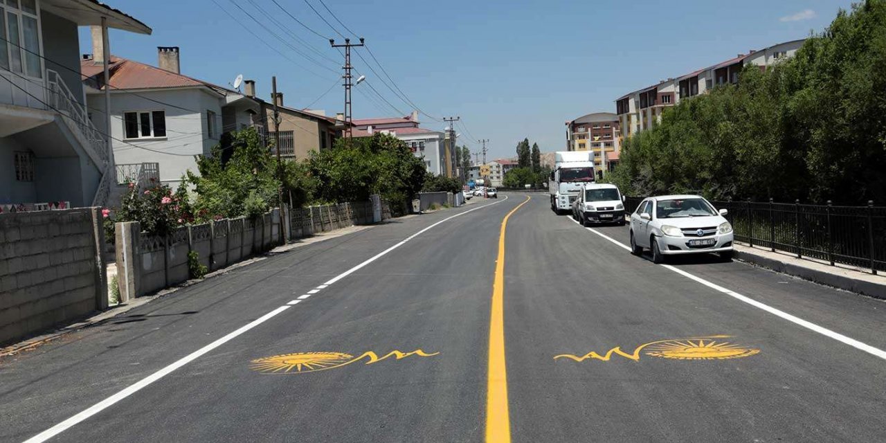 Van'da yol yapım ve asfaltlama çalışmaları devam ediyor