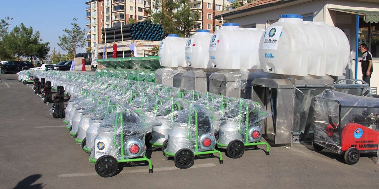 Diyarbakır'da çiftçilere 144 adet tarımsal üretim makinesi dağıtıldı