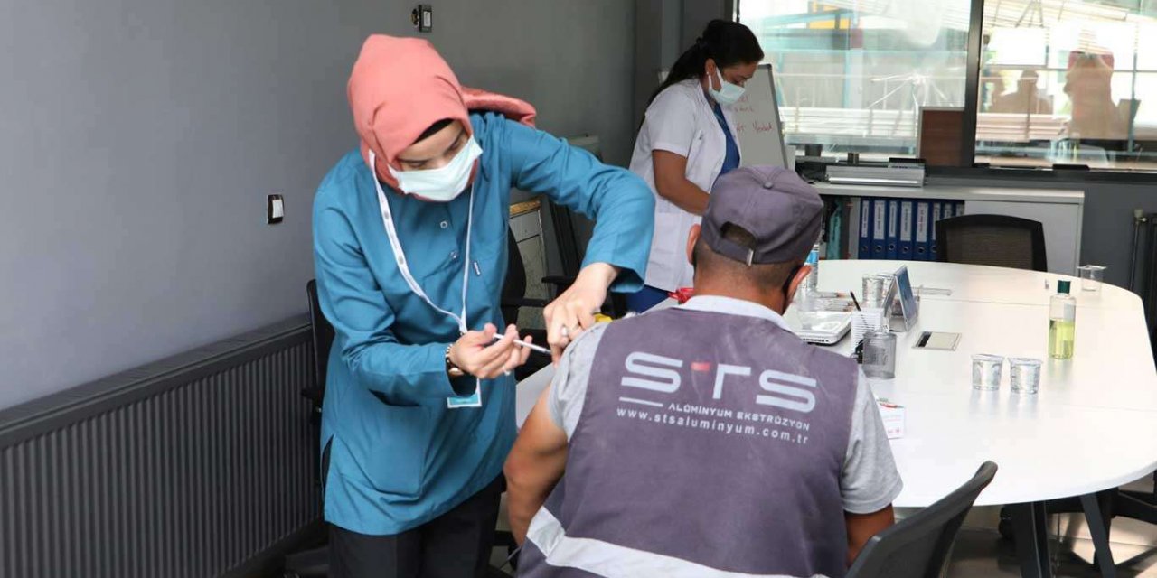 Diyarbakır OSB'de 2 bin 76 çalışan aşılandı