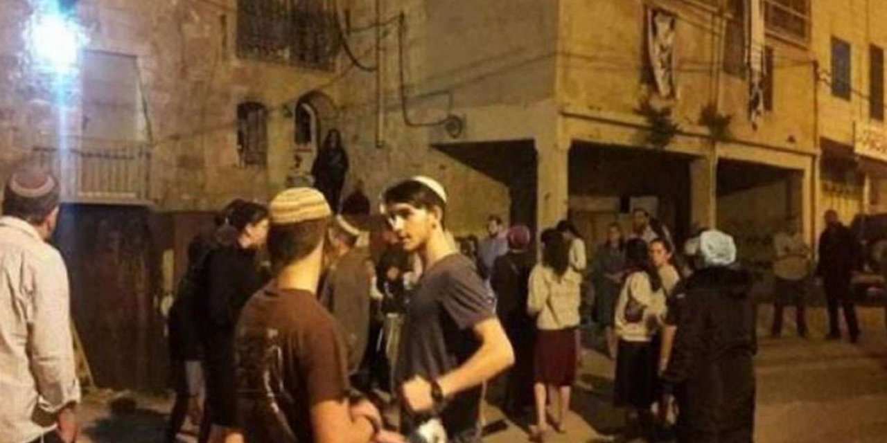 Zionist settlers stab Palestinian, seriously wound him in Jerusalem