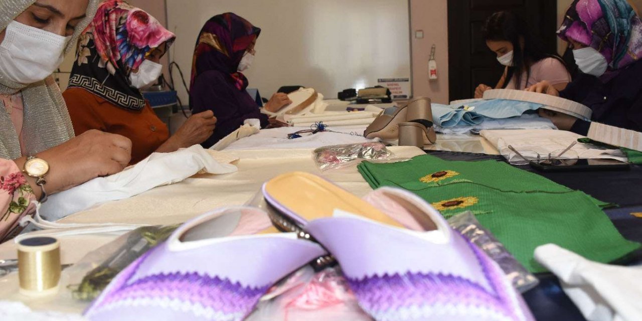 Kadınlar ürettikleri terlikleri dünyaya ihraç etmeyi hedefliyor
