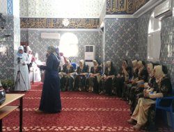 Cizre'de 11 kız hafız olarak taçlarını taktı