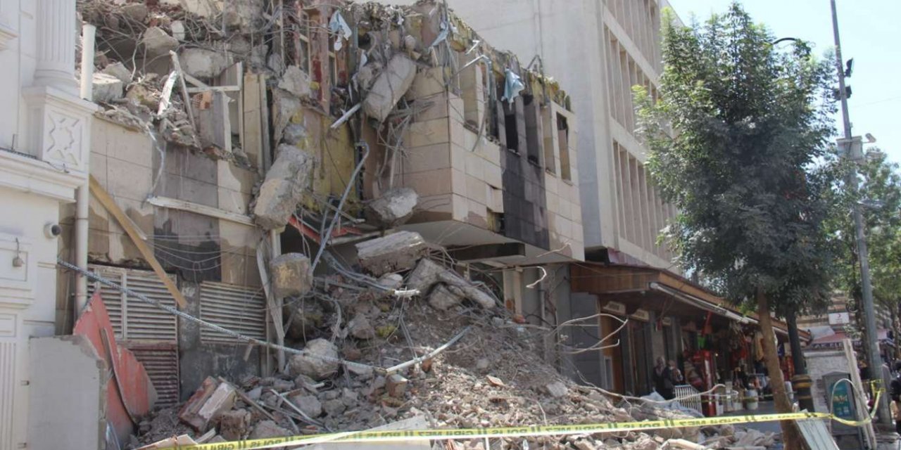 Yaklaşık 50 yıllık Sur İlçe Karakolu yıkıldı