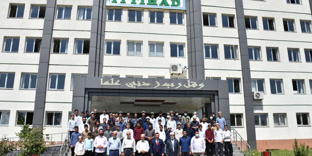 Bağlar Belediye Başkanı Beyoğlu İTTİHADUL ULEMA'yı ziyaret etti