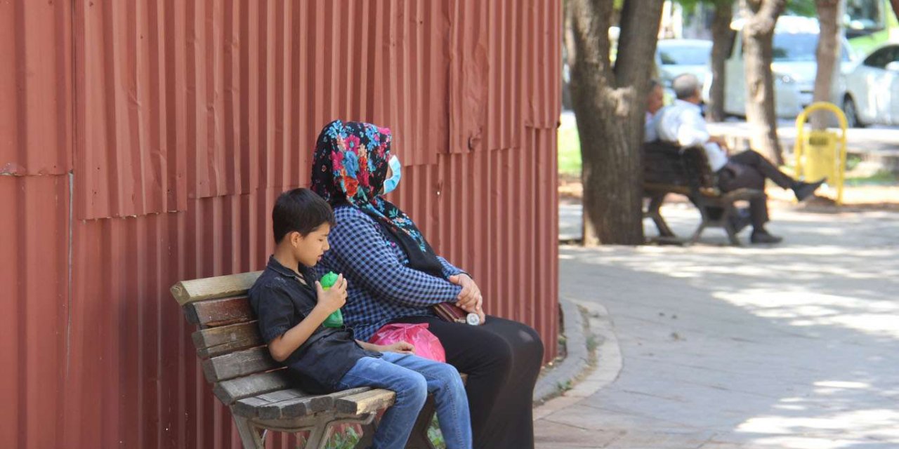 Okulların açılması kararına olumlu bakan veliler aynı zamanda endişeli