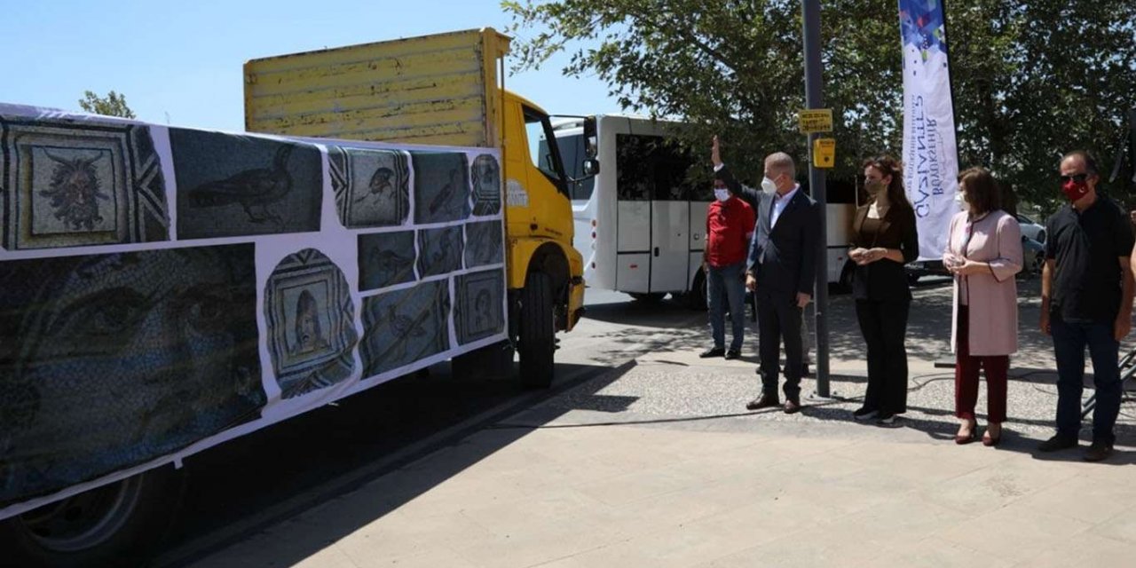 Çingene kızı mozaiğinin replikaları ABD’ye gönderildi