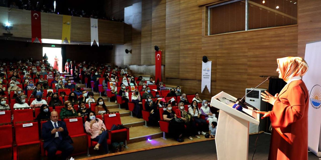 Anne babalar çocuklarının ilk öğretmenidir