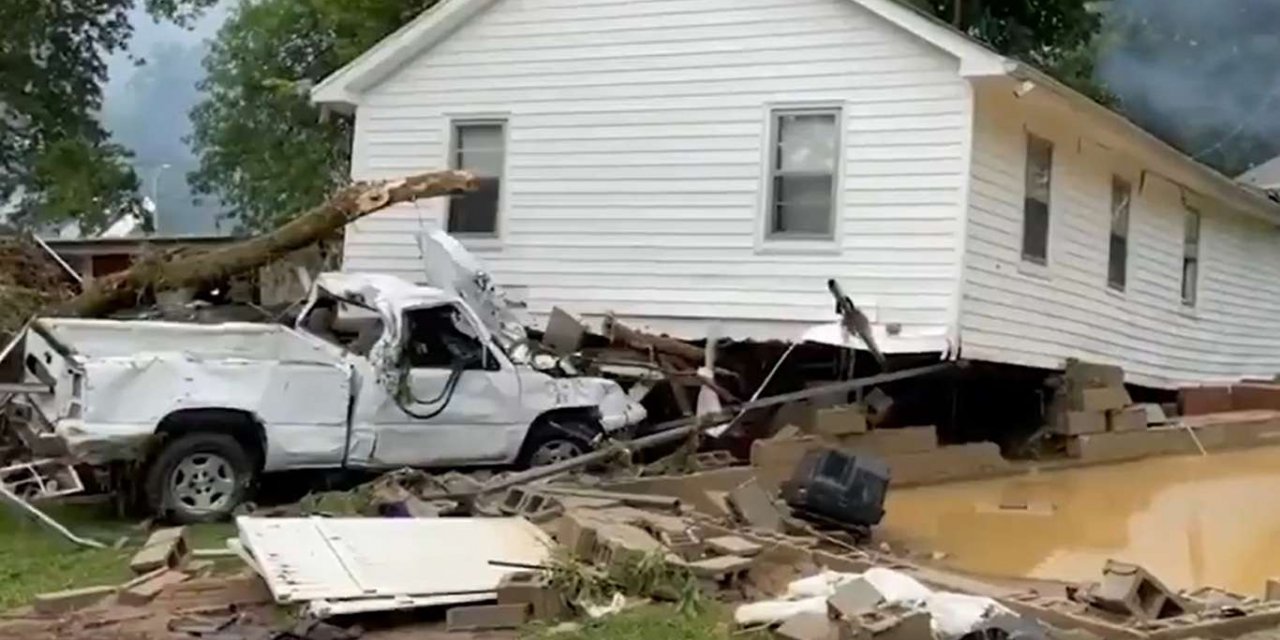 Devastating floods kill at least 22 people in US state of Tennessee