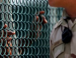 Guantanamo Tutsaklarına Tüp İşkencesi