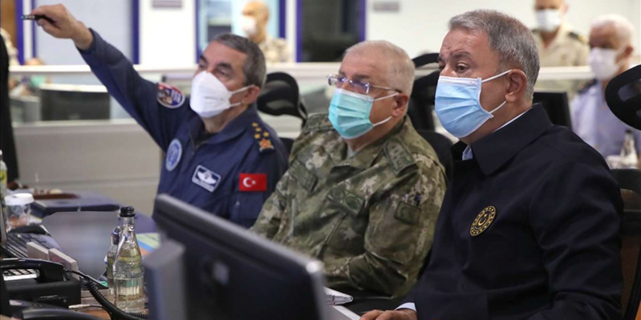 Bakan Akar hava harekâtını sevk ve idare etti