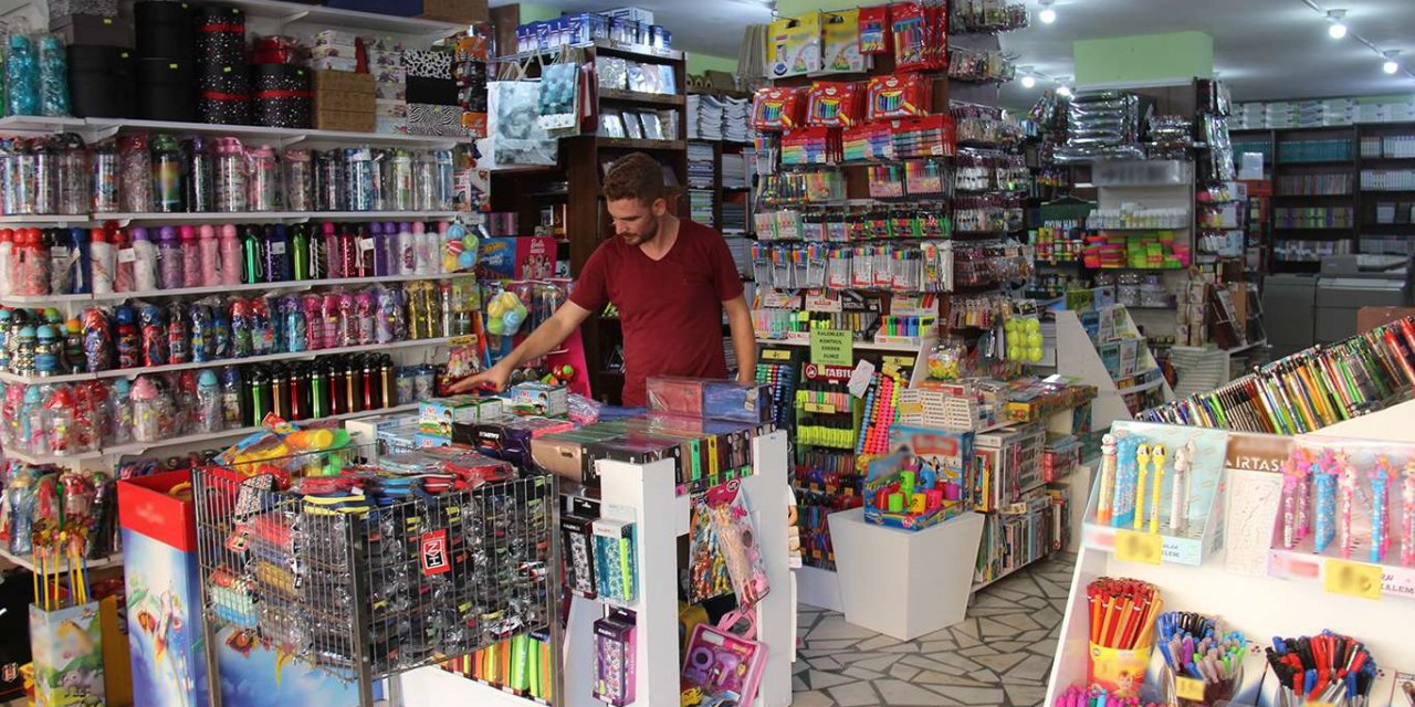 Kırtasiyecilerin yüzü "yüz yüze eğitimle" gülüyor