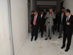 Vali okul çalışmalarını beğenmedi