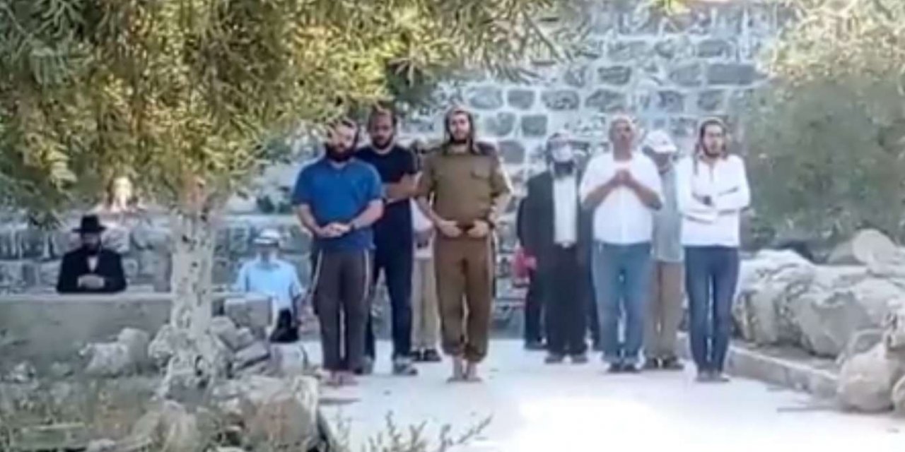 Over 60 zionist settlers defile Al Aqsa Mosque under police protection