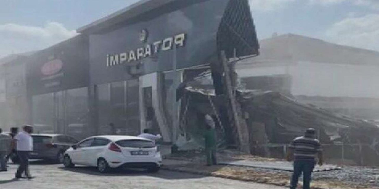 İstanbul'da mobilya mağazası çöktü