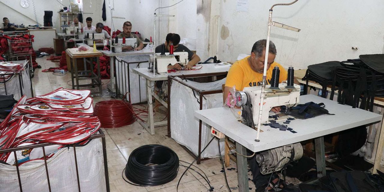 Okul çantası üretimi yapan atölyelerde hareketlilik başladı