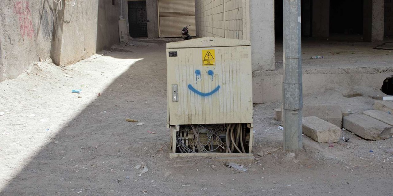 Kırık ve açık bırakılan elektrik panoları tehlike saçıyor