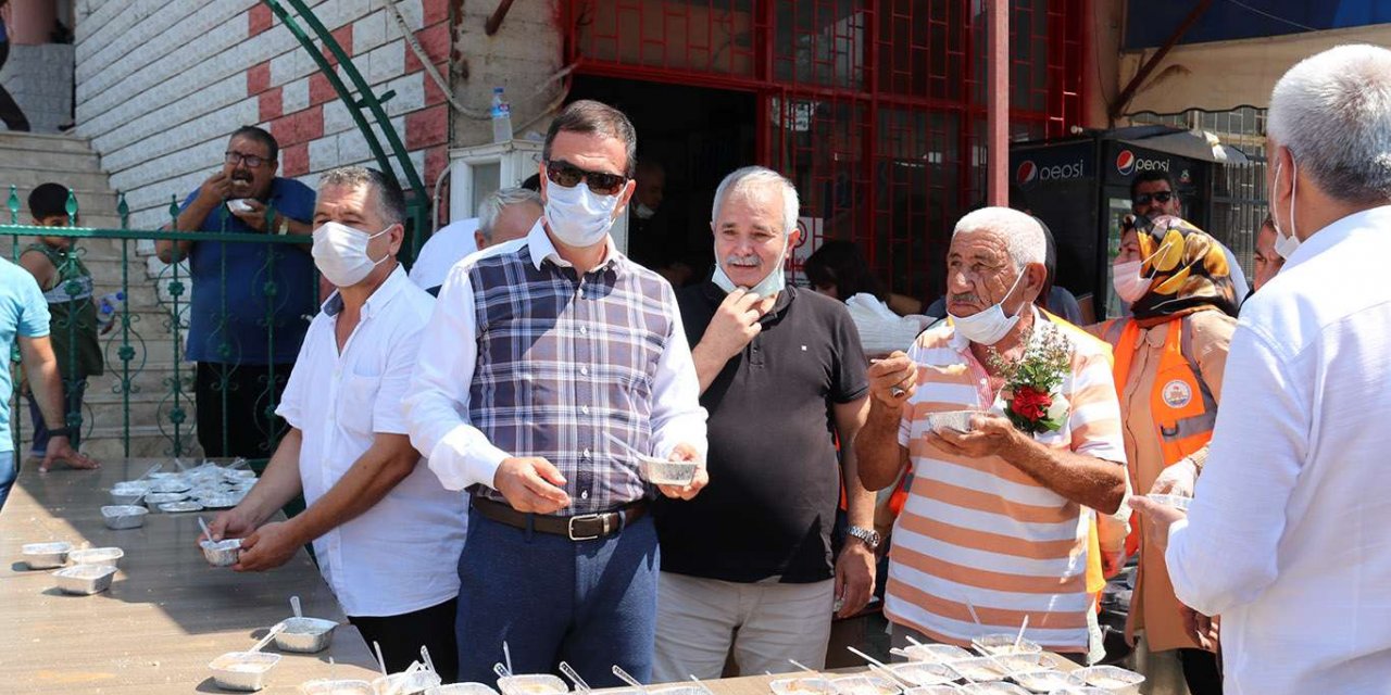 Muharrem ayı vesilesiyle Adana'da aşure dağıtıldı