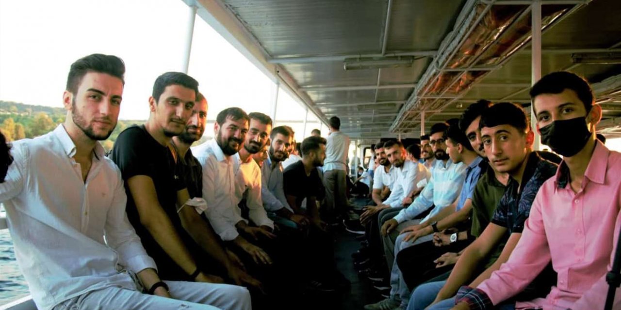 Hür Gençlik boğaz turunda bir araya geldi